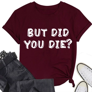 Dettaglio maglietta in morbido cotone rosso scuro con scritta bianca BUT DID YOU DIE