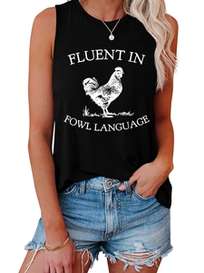 Détail d'un débardeur noir en coton avec imprimé de coq blanc et slogan humoristique