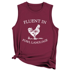Détail d'un débardeur rouge foncé avec motif coq et texte humoristique en anglais