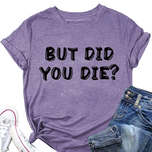 T-shirt in cotone viola con girocollo e stampa nera del testo 'BUT DID YOU DIE?'
