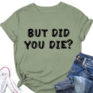 T-shirt in cotone verde salvia con scritta nera BUT DID YOU DIE e jeans coordinati
