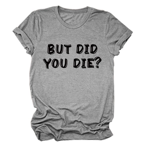 Dettaglio della stampa nera 'BUT DID YOU DIE?' su una maglietta casual grigio melange