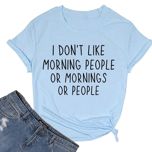 Detail of light blue cotton T-shirt with 'I DON'T LIKE MORNING' slogan and knotted hem