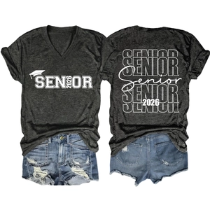 Vue avant et arrière du t-shirt gris col en V avec impression Senior 2026 et design diplôme