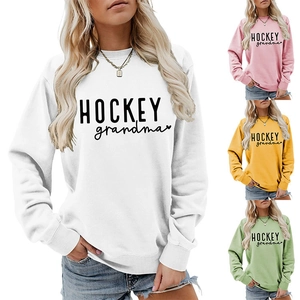 Détails du sweat HOCKEY grandma montrant les différentes couleurs et le slogan imprimé