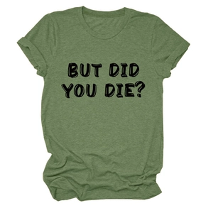 Dettaglio della stampa 'BUT DID YOU DIE?' su una t-shirt verde a maniche corte