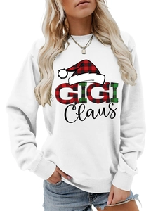 Λεπτομέρεια εκτύπωσης GIGI Claus με καρό σχέδιο και χριστουγεννιάτικο καπέλο σε λευκή μπλούζα