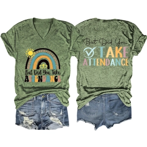 Completo donna t-shirt verde scollo a V con stampa arcobaleno e shorts di jeans