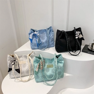 Women Large Capacity Tote Bag Three-Dimensional Floral Daisy Embroidery Commuter Shoulder Bag Satin Scarf Woven Handle
