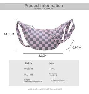 Dimensioni del sacchetto a mezzaluna in nylon a scacchi rosa con misure 32x14,5x9,5cm