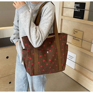 Sac fourre-tout en velours côtelé marron à motif fraise rouge avec poche latérale
