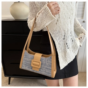 Sac bandoulière rétro texture denim avec garniture cuir contrastée et boucle carrée