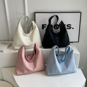 Grands sacs cabas minimalistes en quatre couleurs avec texture marbre subtile pour femme