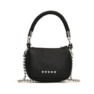 Mini sac selle en cuir grainé noir avec clous étoiles argentés et bandoulière perle