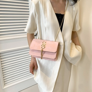 Pink matte shoulder bag with gold S-logo and metal chain strap for stylish women