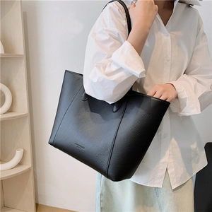 Grand sac cabas vintage noir en cuir avec logo pour les déplacements quotidiens de mode
