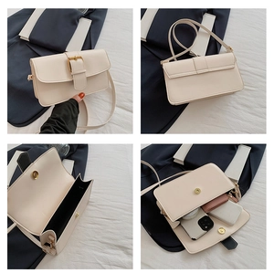 Détails du sac bandoulière blanc crème montrant l'intérieur et la boucle dorée