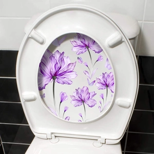 Sticker minimaliste de fleurs violettes sur abattant de WC blanc avec papillon