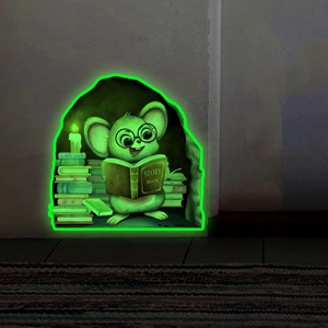 Leuchtender 3D-Mauseloch-Wandsticker mit lesender Maus, der grün im Dunkeln strahlt