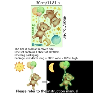 Stickers muraux ours lumineux et étoiles montrant l'effet de lueur nocturne