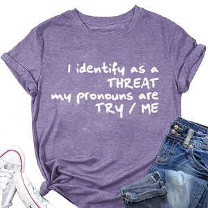 T-shirt violet à col rond avec slogan blanc audacieux en coton mélangé respirant