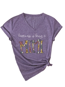 Detail of V-neck heather purple T-shirt with floral Mimi print and front hem knot