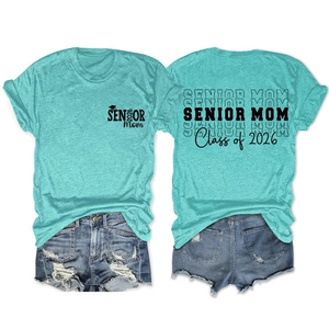 Vues détaillées avant et arrière du t-shirt Senior Mom Class of 2026 en mélange de coton