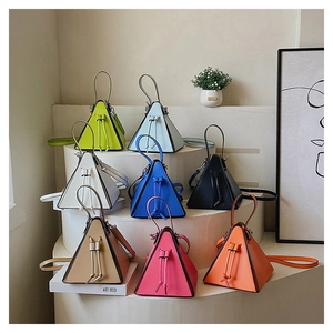 Collection de sacs à main triangulaires rétro en huit couleurs tendance vibrantes