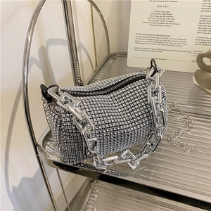 Sac oreiller chic en strass argentés avec poignée chaîne en métal pour femme sac à main