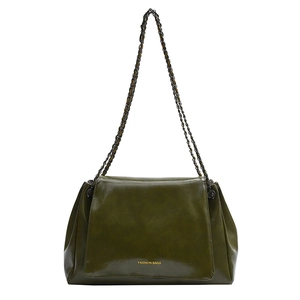 Sac bandoulière rétro vert olive avec bandoulière chaîne et texture cuir ciré