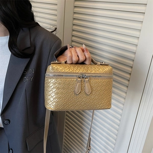 Golden woven texture box bag with double zipper and chain strap for shoulder and crossbody wear