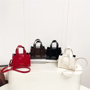 Fashion vintage leather crossbody bags in four colors with stylish letter engraving