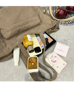 Capiente borsa tote in velluto a coste marrone con interno per tablet e oggetti vari