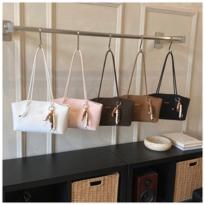 Minimalist leather tote bags in five colors with wooden bead tassels and gold logo