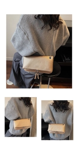 Dettaglio borsa a catena color champagne con zip a frange e texture metallica chic