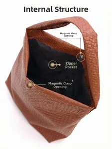 Vue intérieure du sac tressé marron avec fermoirs magnétiques et poche zippée