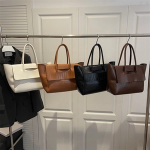 Minimalist large-capacity croc-embossed tote bag in beige, brown, and black colors