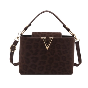 Retro leopard print crossbody bag in dark brown with elegant gold V-shaped buckle