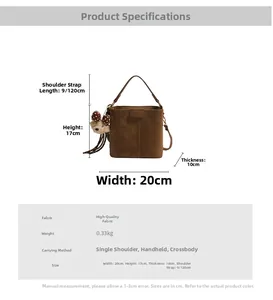Detail Größentabelle und Spezifikationen für die braune Crossbody Eimertasche mit Bär-Anhänger