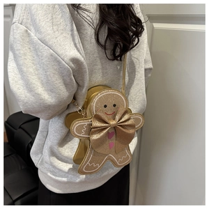 Détail du sac bandoulière bonhomme de pain d'épices scintillant avec sequins