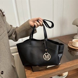 Women Large Capacity Tote Bag PU Leather Shoulder Handbag With Metal M Pendant Fashion Trendy Casual