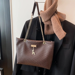Woven PU Leather Tote Bag Large Capacity Retro Braided Shoulder Bag With Gold Chain Strap And Deer Charm For Women