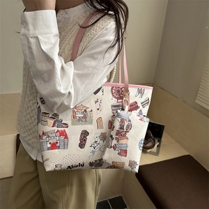 Fashionable print graffiti tote bag with a small matching pouch for women