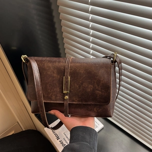 Sac Bandoulière Femme Rétro Cuir PU Rabat Carré Sac À Épaule Avec Boucle Métallique Style Urbain Vintage