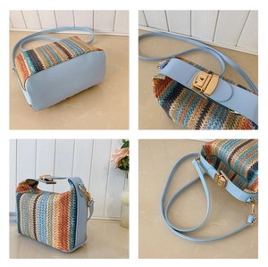 Détails du sac en paille tissée colorée avec bordure en cuir bleu et fermoir doré