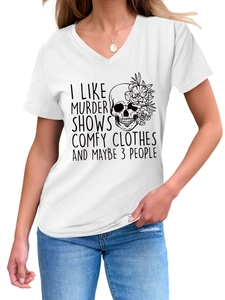 Détail du t-shirt en coton à col en V avec un motif graphique de crâne et de fleurs