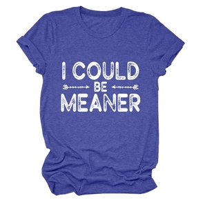 Détail de l'imprimé I COULD BE MEANER blanc sur un t-shirt bleu marine chiné de haute qualité