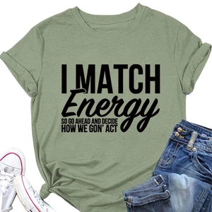 T-shirt vert haricot à manches courtes avec imprimé I MATCH Energy sur fond blanc