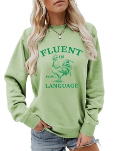 Détail des poignets côtelés et de la texture douce du sweat-shirt vert menthe clair