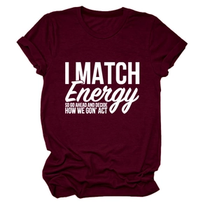 T-shirt bordeaux à col rond posé à plat avec inscription I MATCH ENERGY blanche